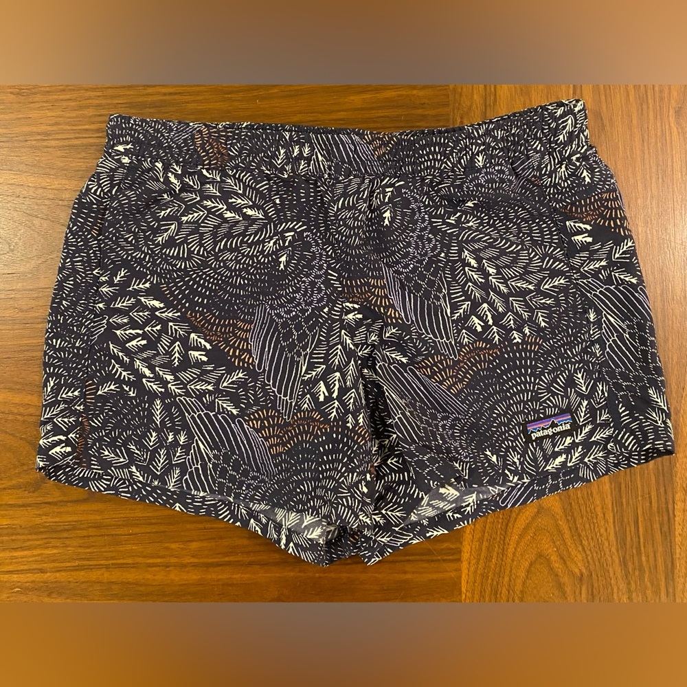 Patagonia Navy and White Patterned Shorts Girls Size XL Baggies